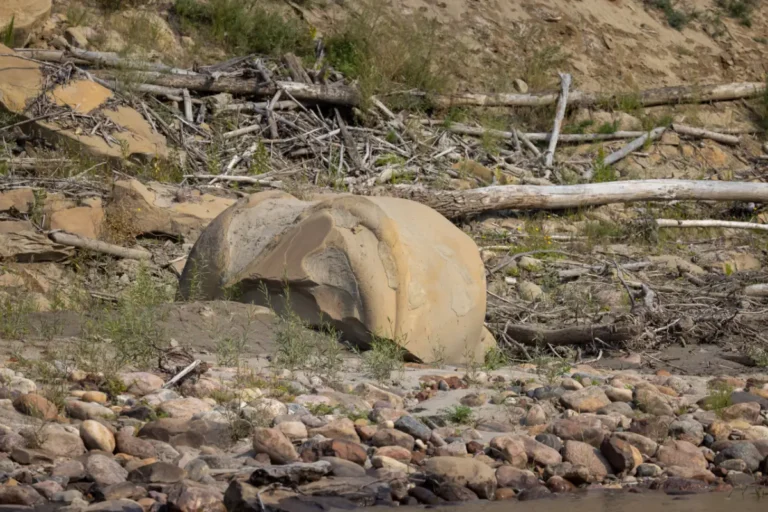 UFO Rocks Northern Sunrise County 768x512