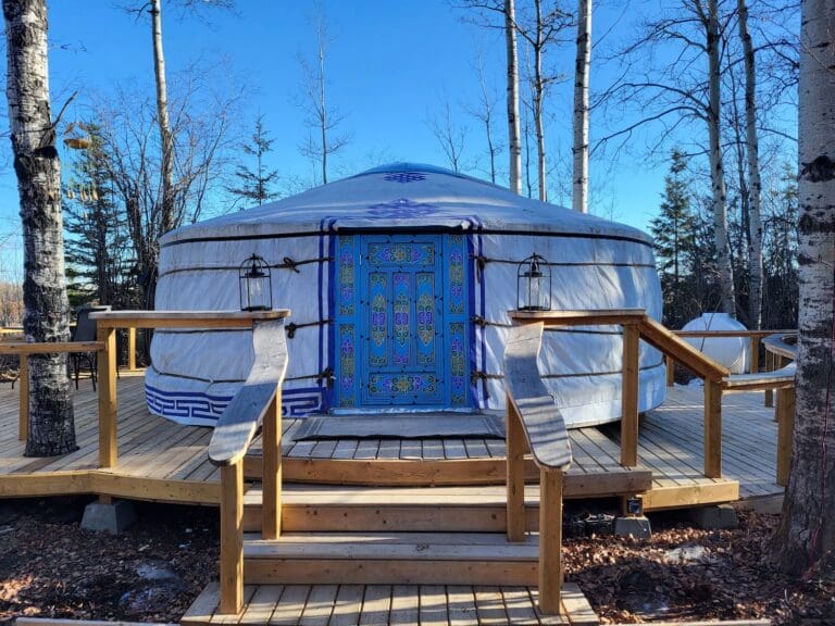 Yurt Beautiful Outside 768x576