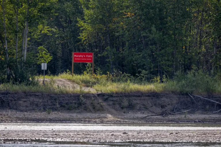 KM18 Murphy Flats Smoky River Guide 768x512