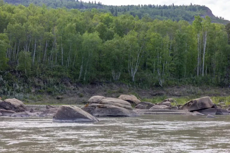 KM26.3 Big Rock Beach Smoky River Guide 3 768x512