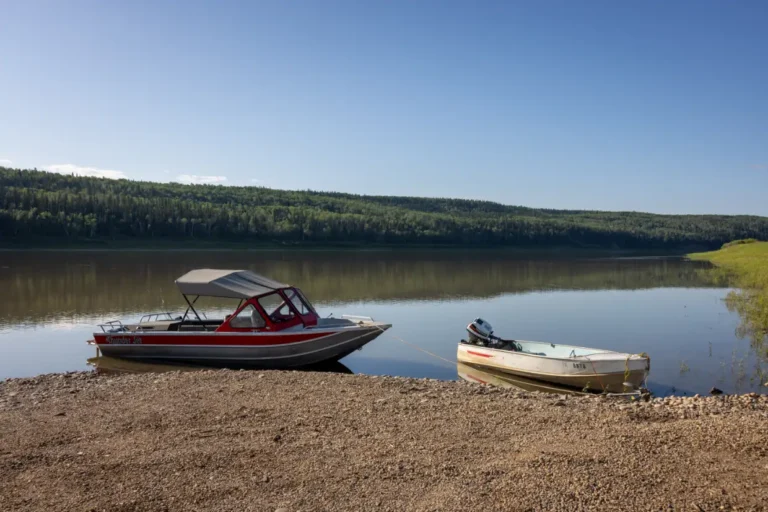 KM511CarcajouRiverGuidePeacePaulLavoieImages 5 768x512