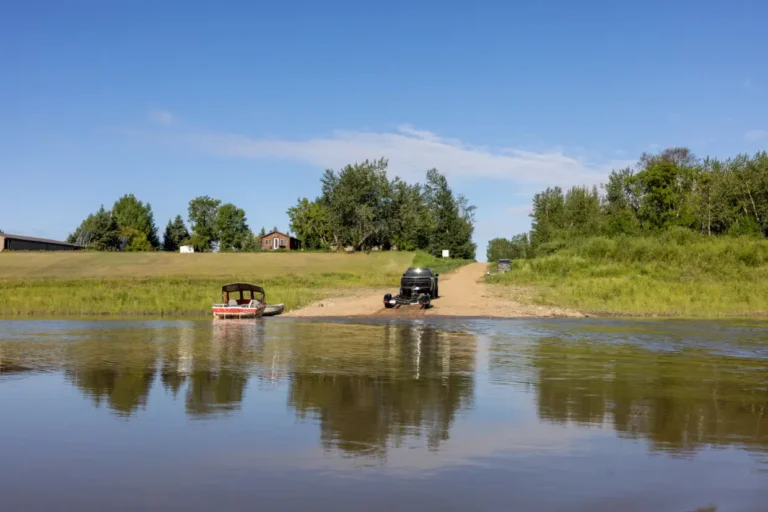 KM511CarcajouRiverGuidePeacePaulLavoieImages 7 768x512