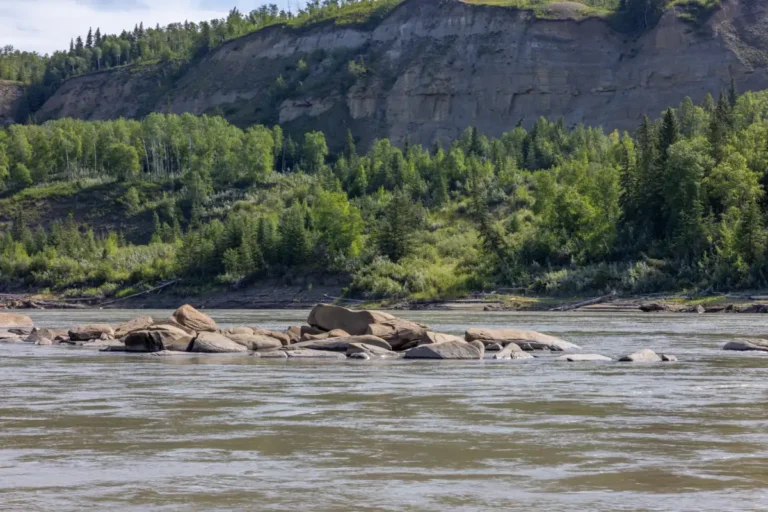 KM54 Rock Gardens Smoky River Guide 2 768x512