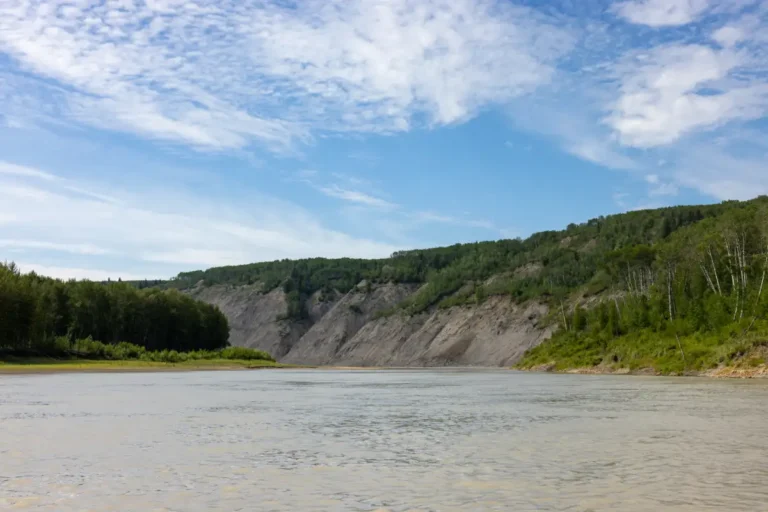KM98 Clay Walls Smoky River Guide 768x512